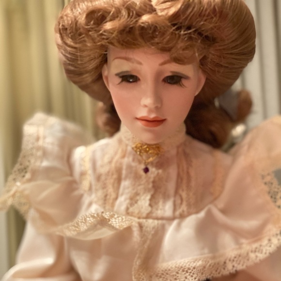 Vintage Franklin Heirloom Dolls(Set of 4) - Picture 3 of 16